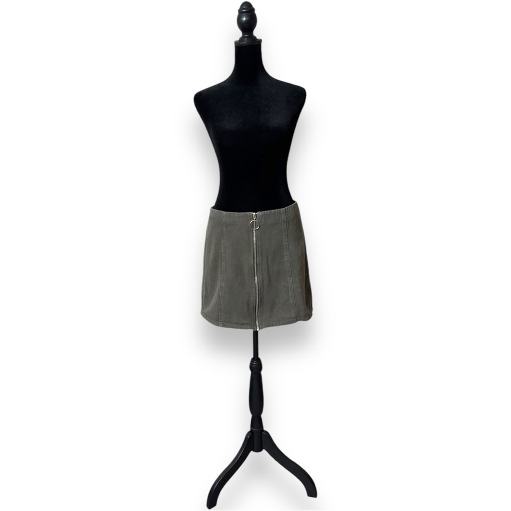 Chloe & Katie Casual Lg Gray/Green Front Silver Ring Zip High Waist Mini Skirt - Picture 3 of 16